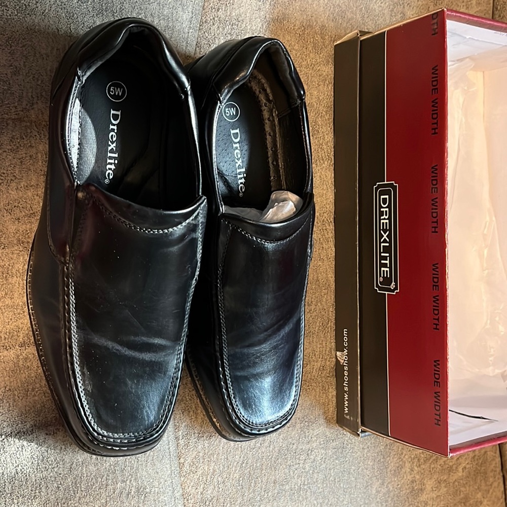 Boys black dress shoe
